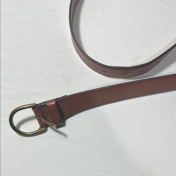 Classic Brown Leather Belt with Gold Buckle - Picture 2 of 3